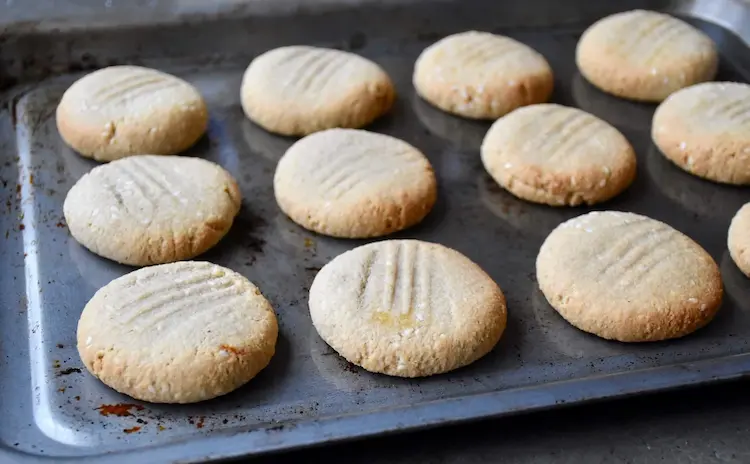 Honey and Almond Biscuit Cookies