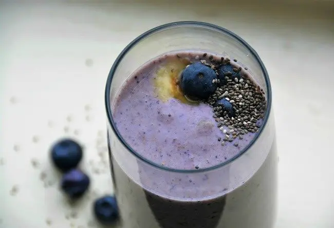 Berry and Banana Smoothie with Chia Seeds